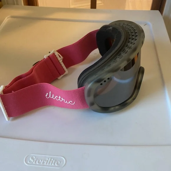 Electric ladies Ski Goggles/mask worn on one trip Excellent condition - Picture 2 of 5